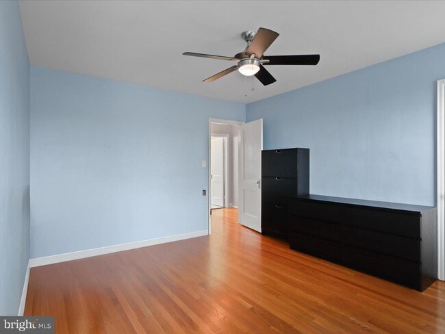 Building Photo - 808 S Oak St