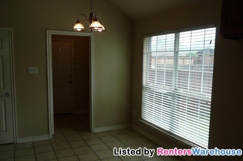 Building Photo - MOVE IN SPECIAL! $500 off First months ren...