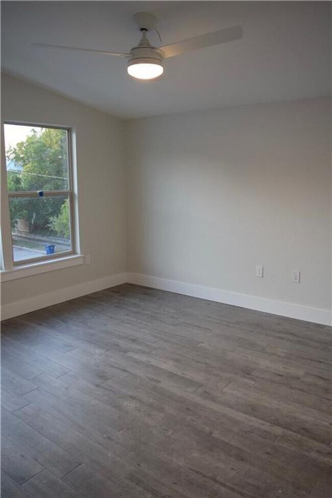 Building Photo - Modern Newer Townhome Across Frm UT