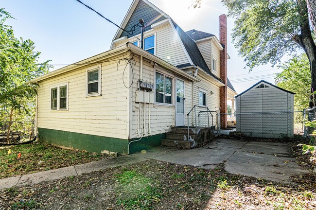 Building Photo - Please View 3D Virtual Walk-Through Before...