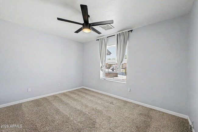 Building Photo - 855 W Lindner Ave