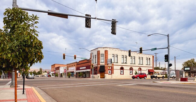 Building Photo - 1115 S Commercial Ave