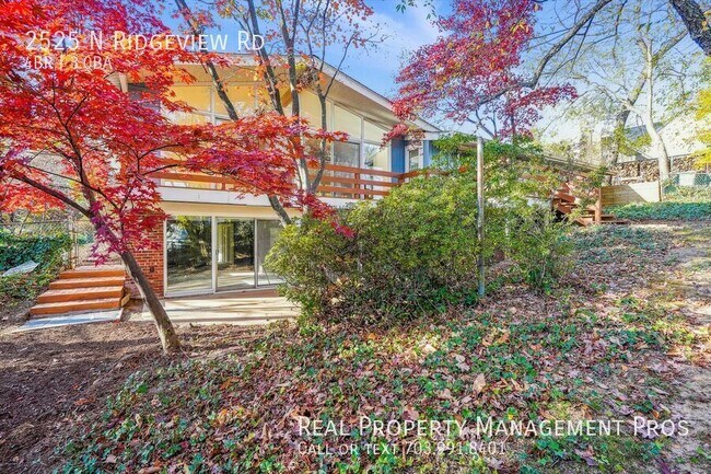 Building Photo - 2525 N Ridgeview Rd