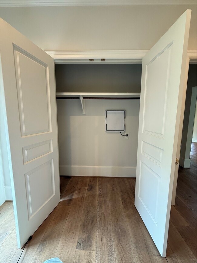 Building Photo - 2506 Blue Bonnet Blvd
