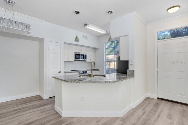 Building Photo - 9142 Lake Chase Island Way