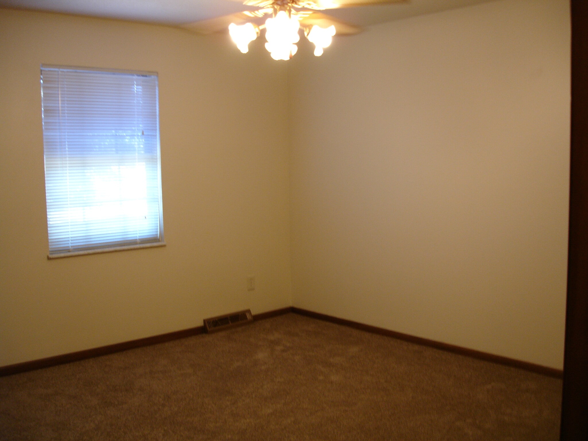 Mstr Bedroom - 7101 N Park Ave