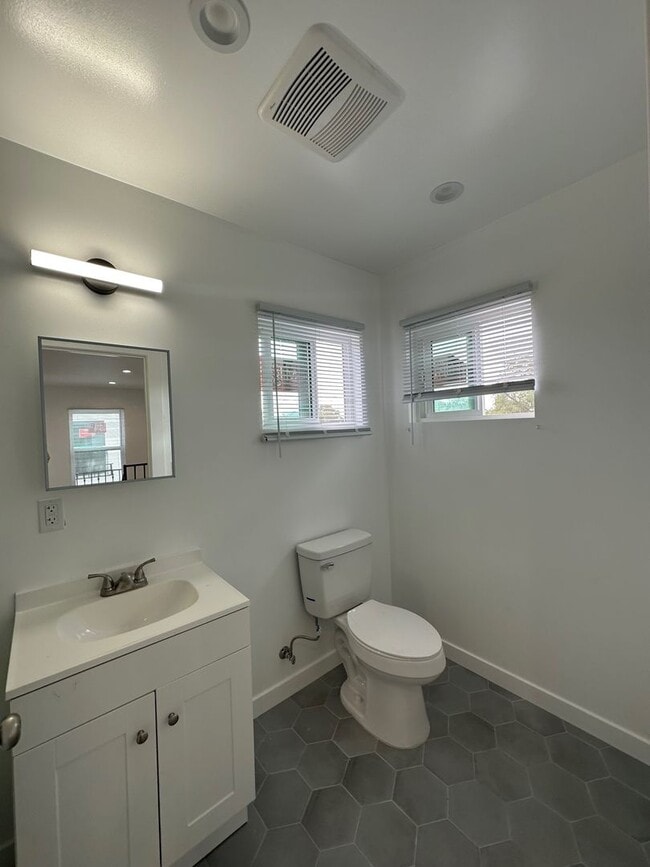 Building Photo - Brand New and Stunning  3+2 ADU on a pictu...