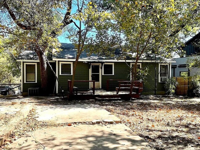 Building Photo - 4104 Ridgelea Dr