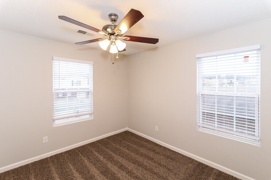 Building Photo - 9999 Chariden Dr