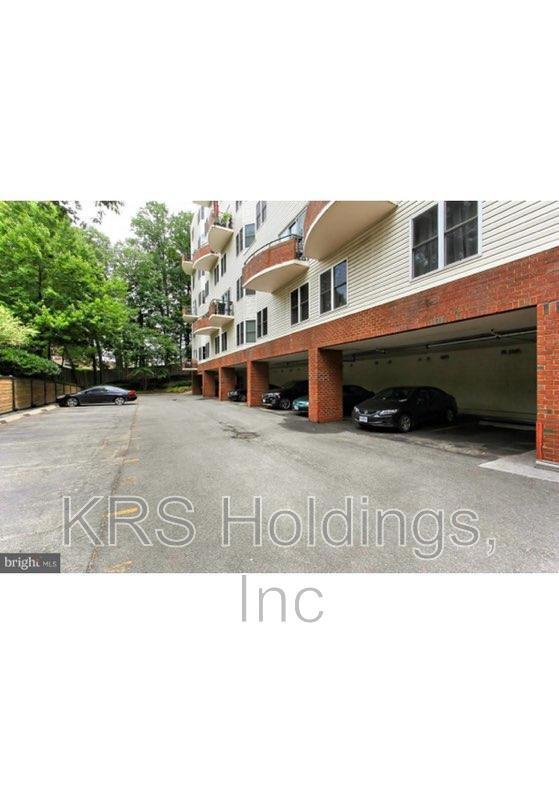 Building Photo - 301 S Reynolds St