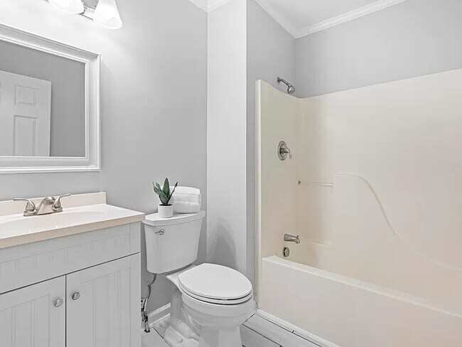 Building Photo - 1032 Moreland Ave