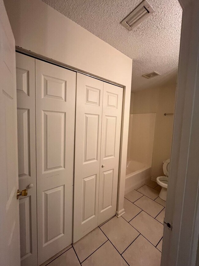 Building Photo - 441 AdmiralsWalk Dr