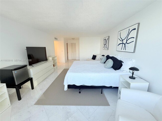 Building Photo - 2751 S Ocean Dr