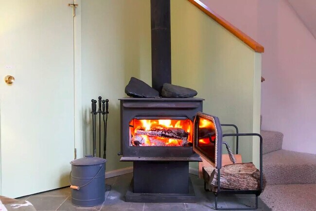 Building Photo - 1785 Austin Creek Rd