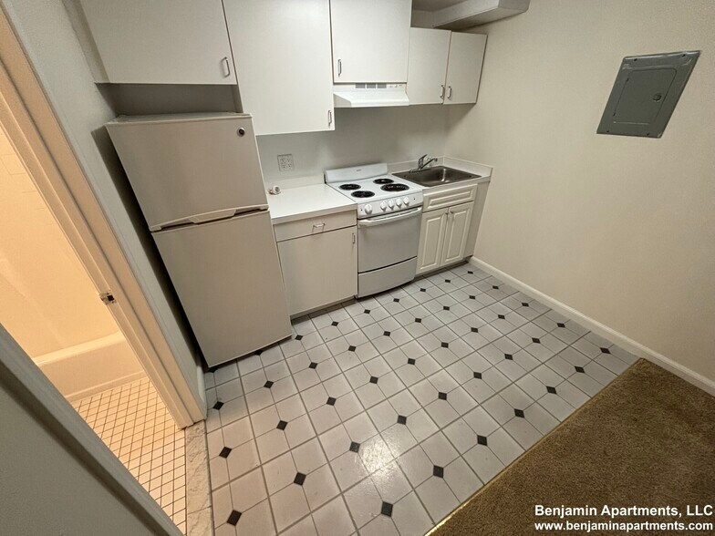 Building Photo - 1243 Beacon St