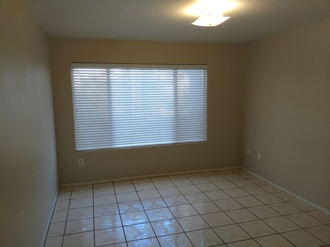 Building Photo - 2 bedroom, 2 bathroom Canyon Willows Condo