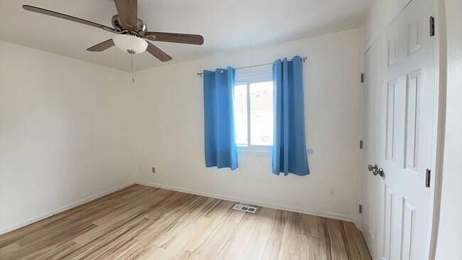 Building Photo - 3188 E Ocean View Ave