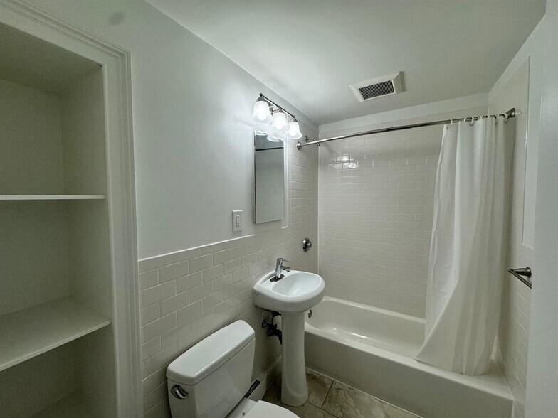 Building Photo - 131 Summer St