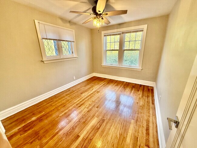 Building Photo - 1240-72 Hawthorne Pl