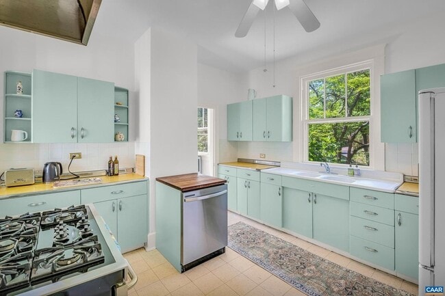 Building Photo - 502 Park Hill