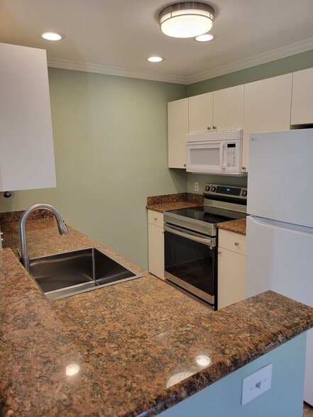 Building Photo - 160 Keonekai Rd