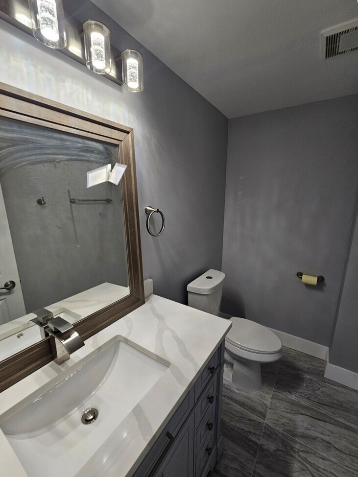 Building Photo - 1535 E Jane Ave