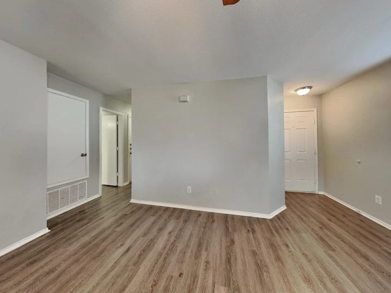 Building Photo - 1733 Vineridge Ln