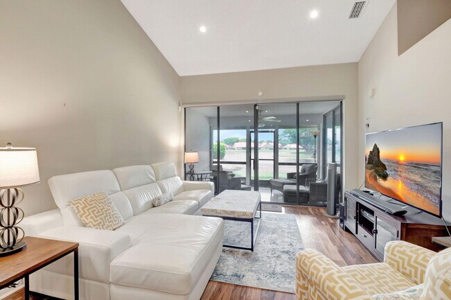 Building Photo - 7585 Lexington Club Blvd