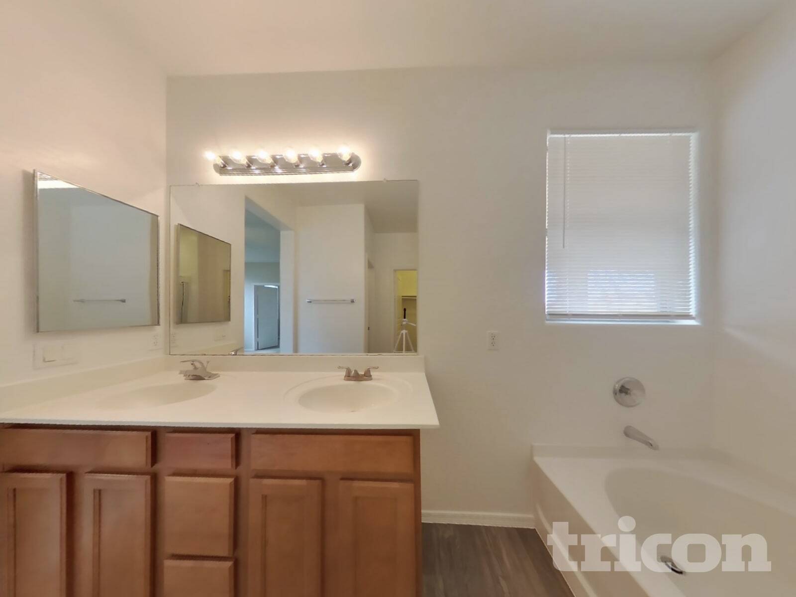 Building Photo - 6410 S 72nd Ln