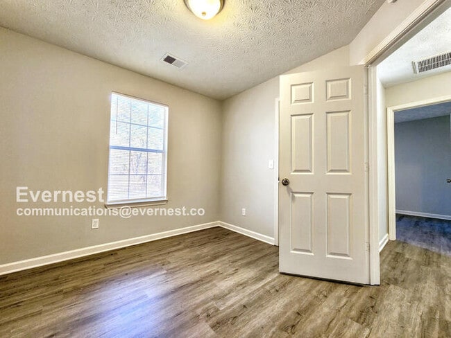 Building Photo - 13 Oak Grove Ct