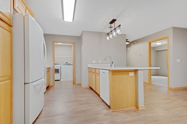 Building Photo - 15631 Linnet St NW