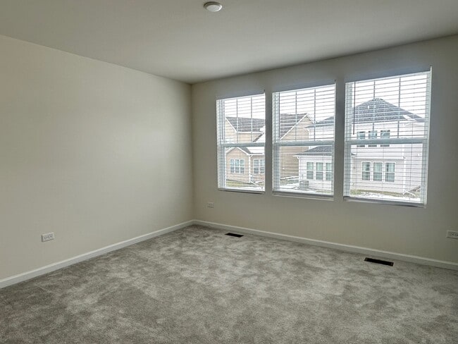 Building Photo - 5924 Hawkweed Dr