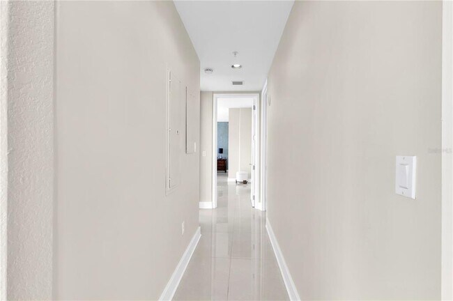 Building Photo - 150 E Robinson St