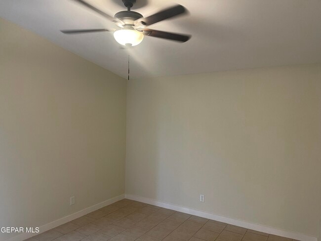 Building Photo - 10642 Cuatro Vistas Dr