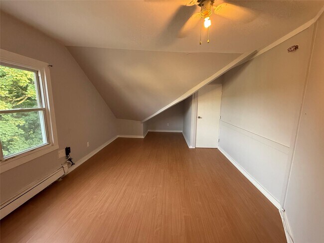 Building Photo - 364 Ashford Ave