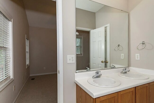 Building Photo - 3 Bedroom Ranch Near NCSU