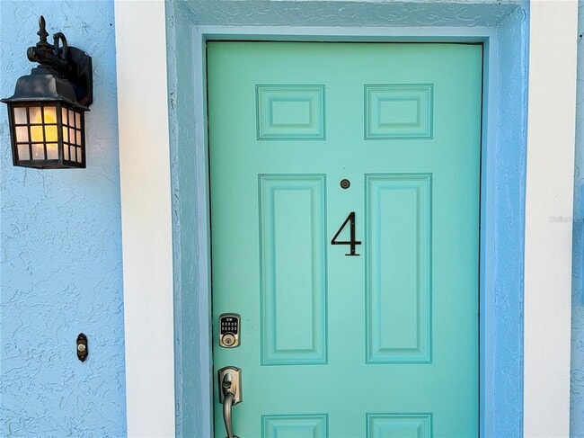 Building Photo - 2 Shine Ave