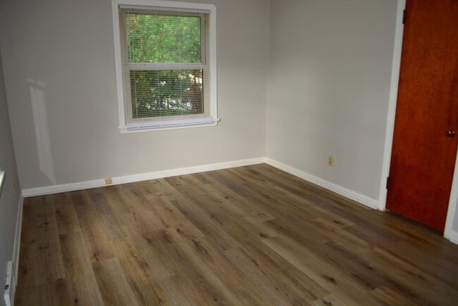 Building Photo - Charming 2-Bedroom Home in Fairview Park