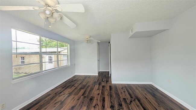 Building Photo - 3733 Hays Ave