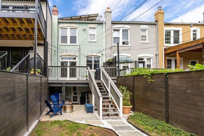 Building Photo - 1133 4th St NE