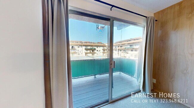 Building Photo - 5460 White Oak Ave