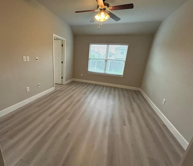 Building Photo - 197 Limerick Rd