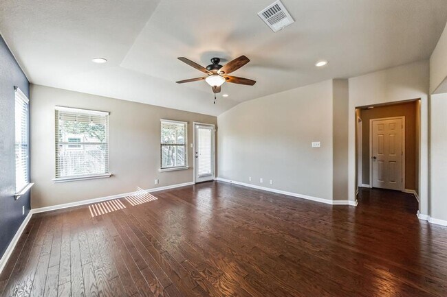 Building Photo - Great 4 bedroom in Cedar Park