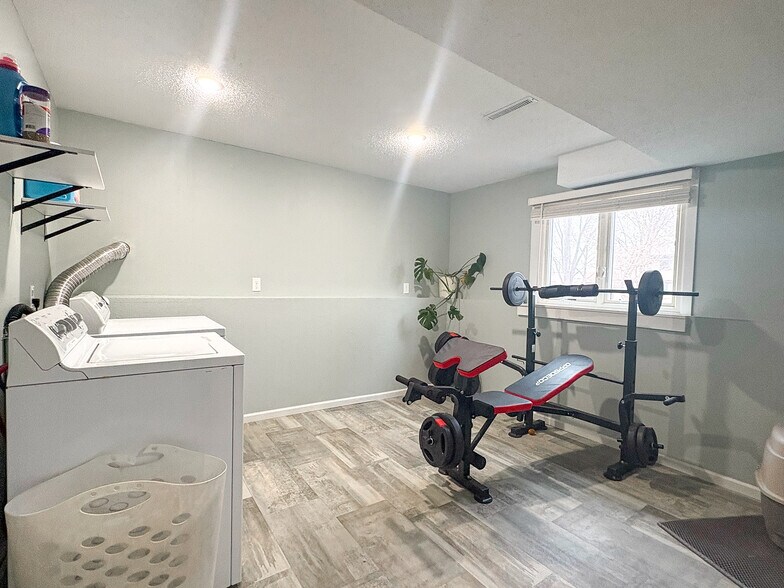 Building Photo - 2418 Marquette Dr