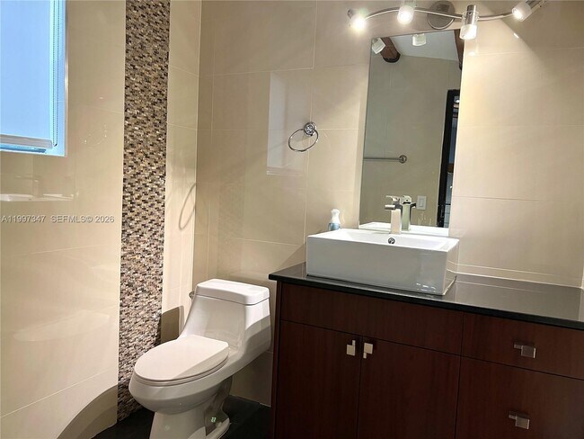 Building Photo - 9331 NW 48th Doral Terrace