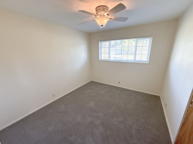 Building Photo - 3 Bedroom, 2.5 Bath House