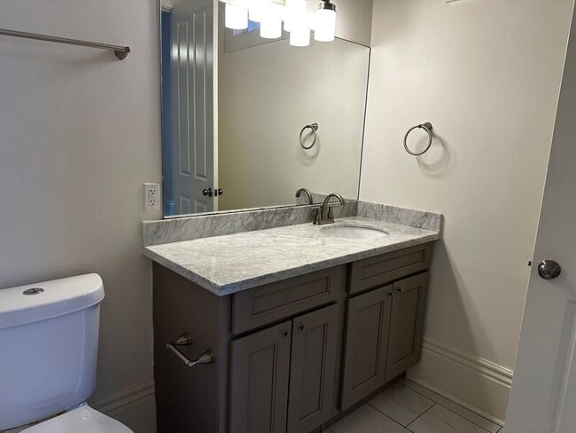 Building Photo - 1527 Reverend John Raphael Jr Way