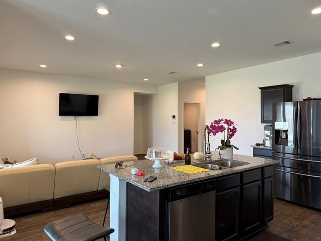 Building Photo - 2331 Gold Forsythia Ln