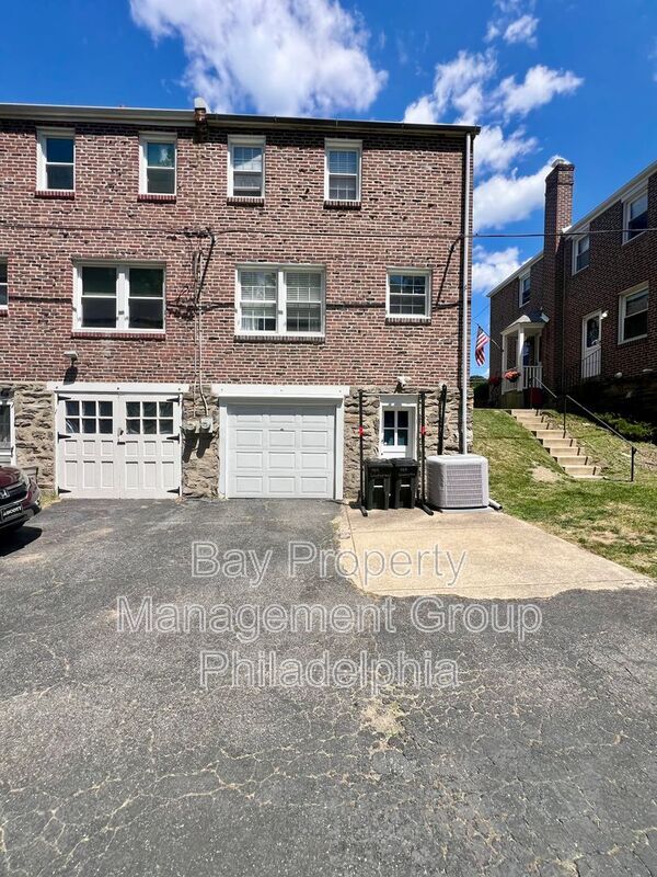 Building Photo - 4818 Woodland Ave