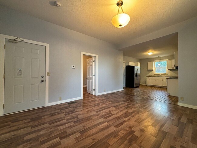 Building Photo - 421 Mt Ida St